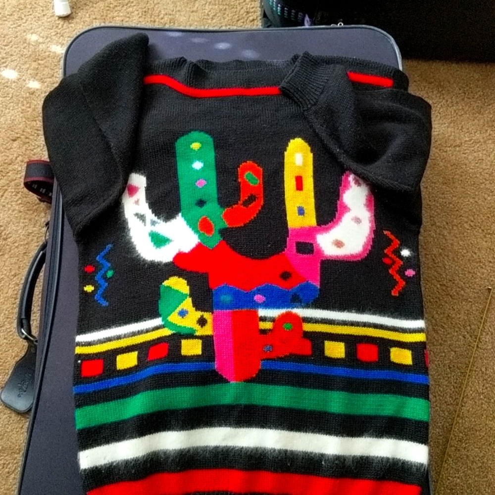 Art unique pattern sweater for sale length 28 pit to pit 20